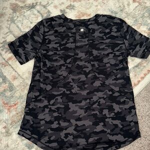 Lululemon athletic camo workout shirt